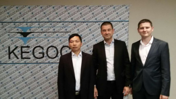 我司技术专家与哈萨克国家电网(KEGOC)的相关领导和专家深入交流